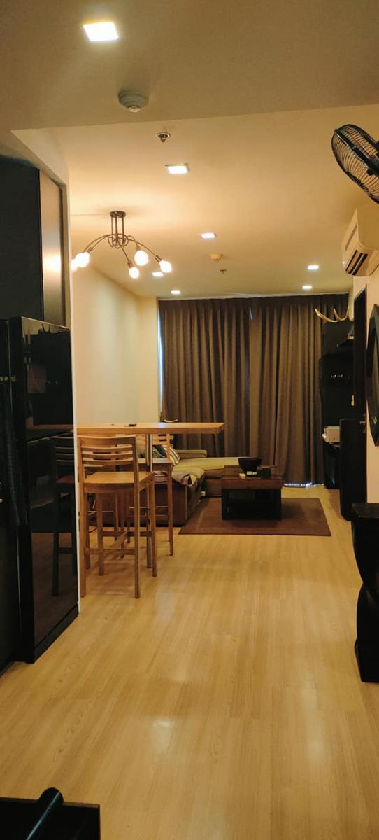 สกาย วอล์ค คอนโดมิเนียม [Sky Walk Condominium]