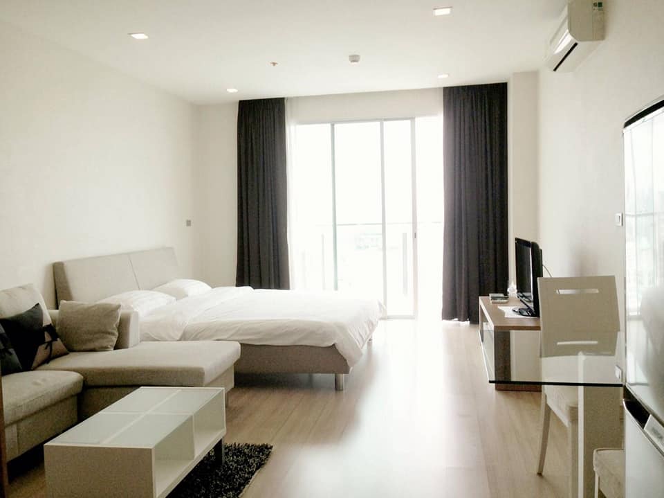 สกาย วอล์ค คอนโดมิเนียม [Sky Walk Condominium]