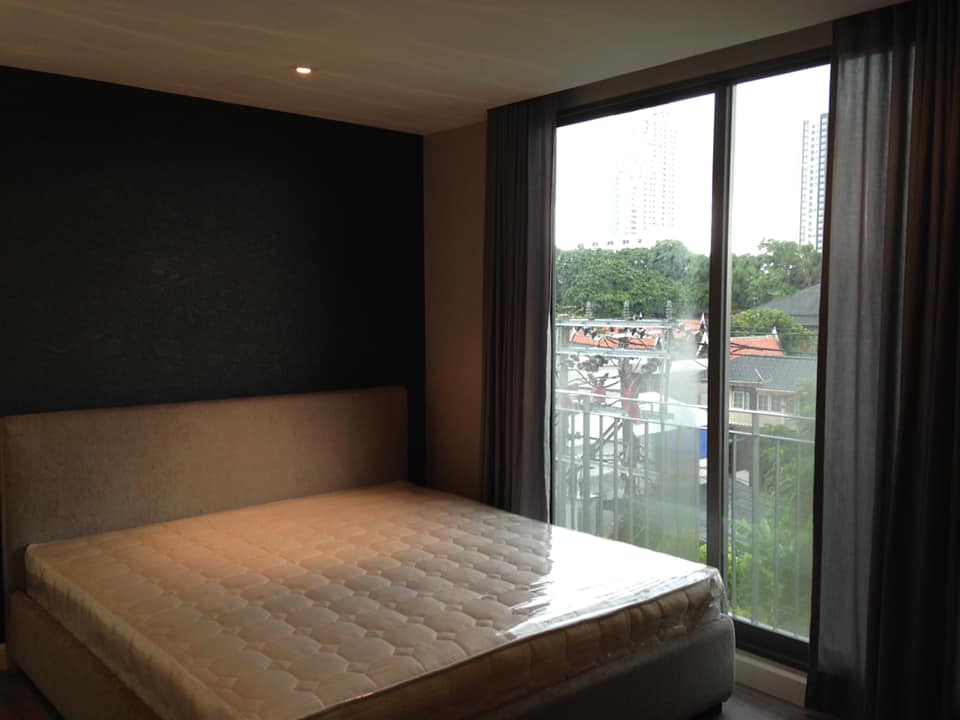 เดอะรูม สุขุมวิท 40 [The Room Sukhumvit 40]