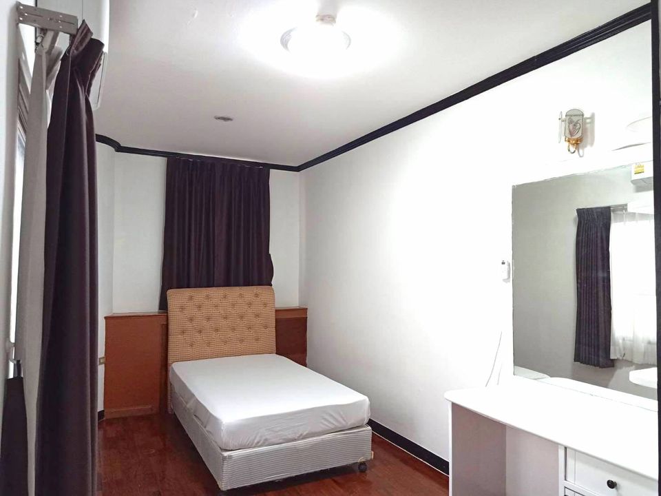 เดอะ วอเตอร์ฟอร์ด คอนโดมิเนียม [The Waterford Condominium]