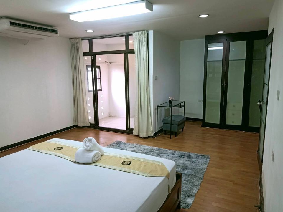 เดอะ วอเตอร์ฟอร์ด คอนโดมิเนียม [The Waterford Condominium]