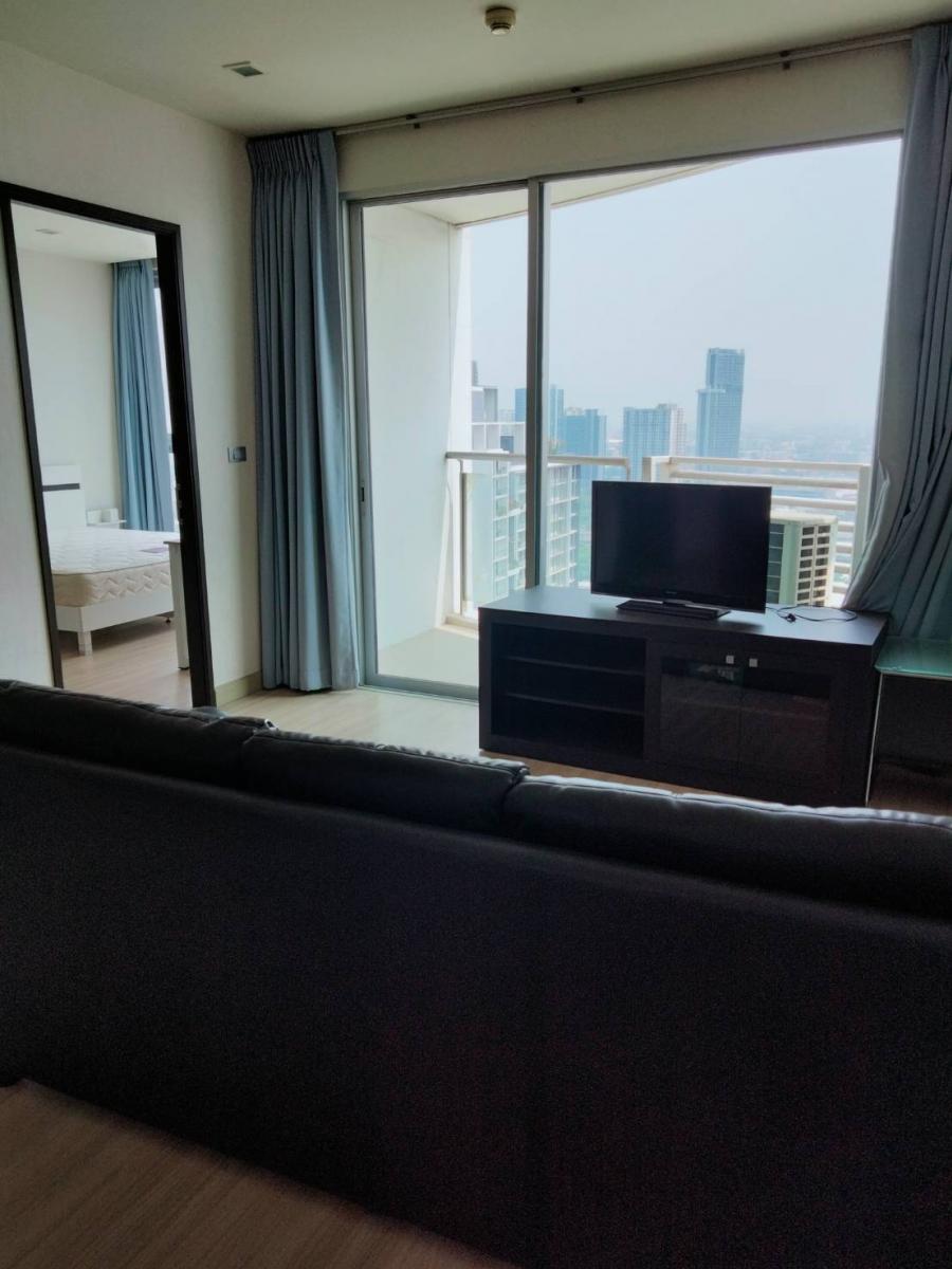 สกาย วอล์ค คอนโดมิเนียม [Sky Walk Condominium]