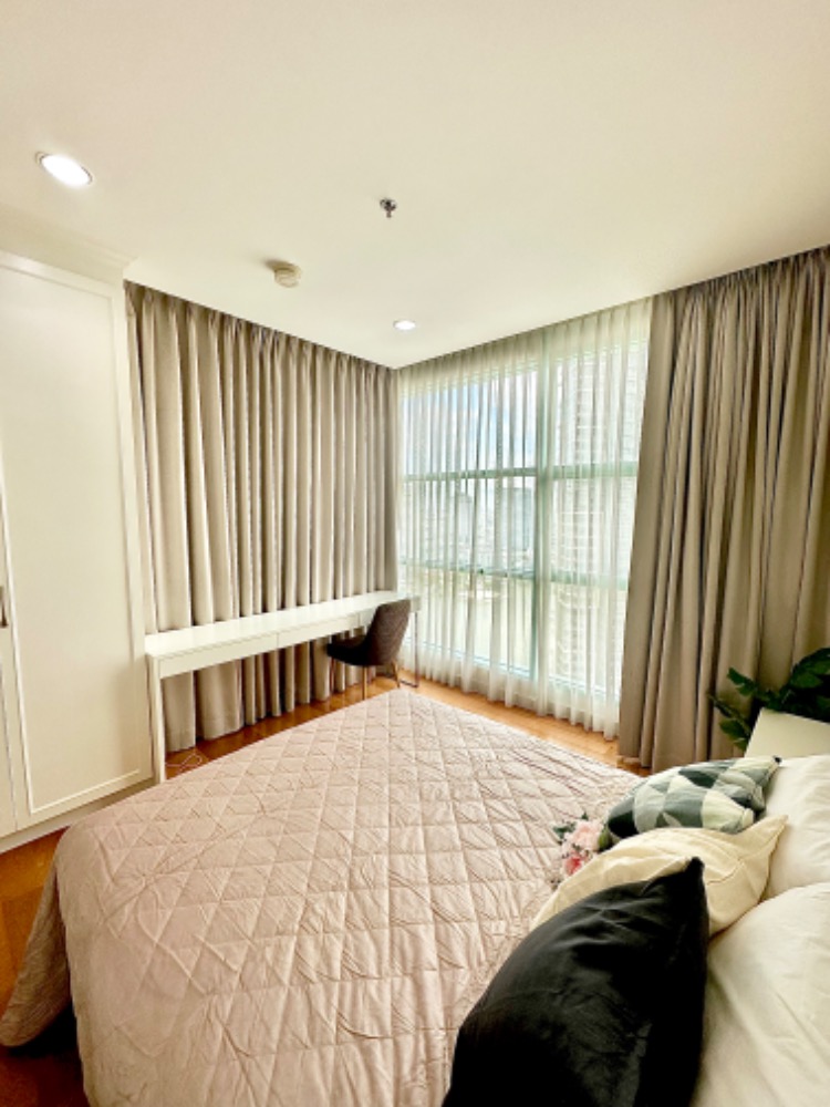 ชาเทรียม คอนโดมิเนียม [Chatrium Condominium]