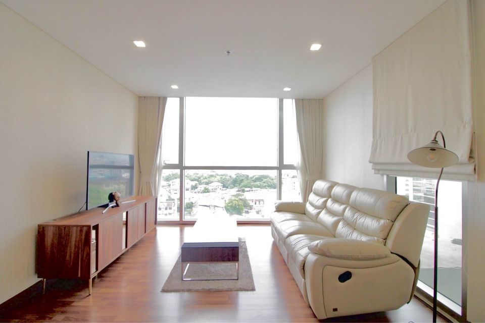 เลอ ลักซ์ คอนโดมิเนียม [LE LUK CONDOMINIUM]