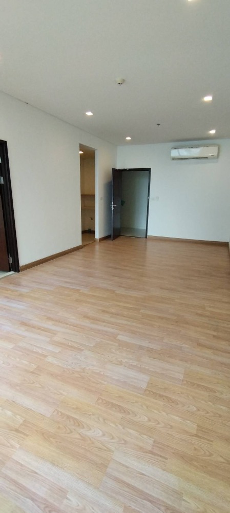 เลอ ลักซ์ คอนโดมิเนียม [LE LUK CONDOMINIUM]