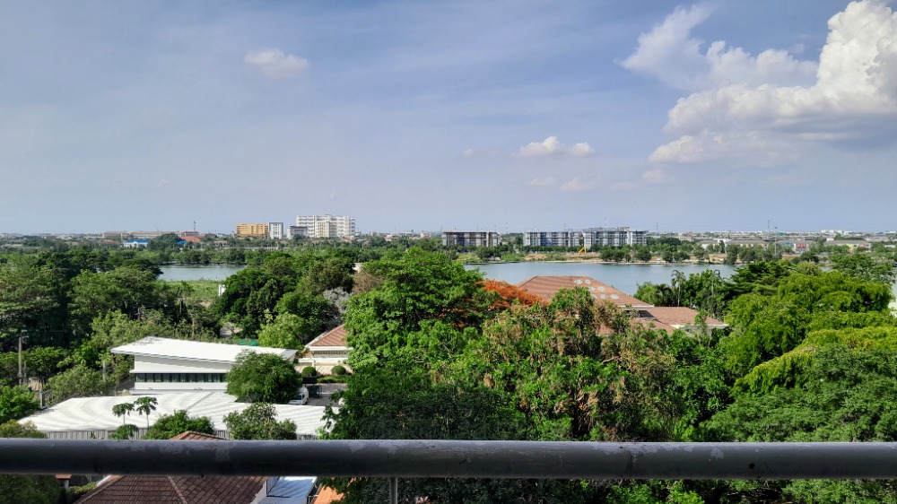 เดอะ เลค คอนโดมิเนียม [The Lake Condominium]