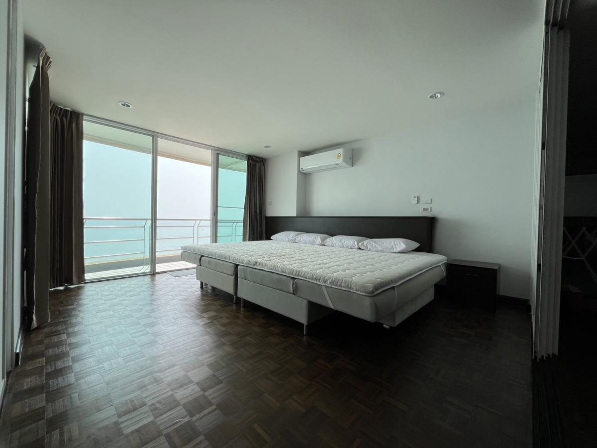 รอยัล บีช คอนโดมิเนียม [Royal Beach Condominium]